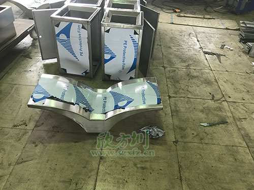 由手藝精湛的焊工師傅焊接，打磨師傅全程手工打磨而成。